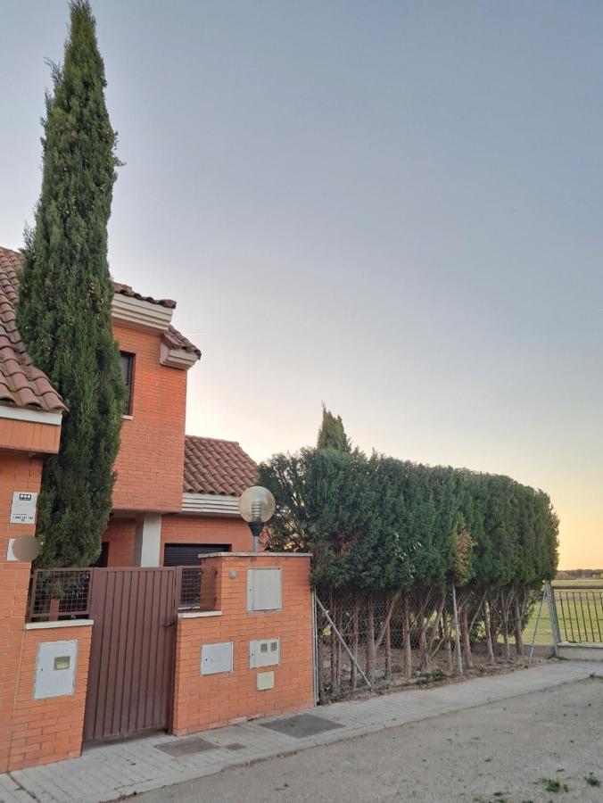 La Casa Del Cipres Villa Aldeamayor de San Martín Kültér fotó