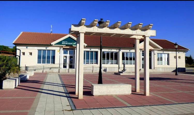 La Casa Del Cipres Villa Aldeamayor de San Martín Kültér fotó