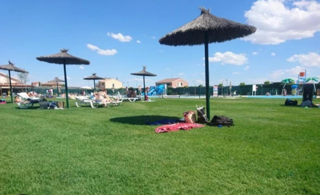 La Casa Del Cipres Villa Aldeamayor de San Martín Kültér fotó